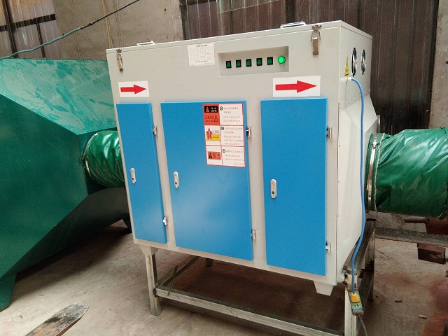 等離子廢氣凈化器采用了獨特的吸附-分解-碳化 離心式抽風安裝最新工藝技術設計,采用標準模塊設計等優(yōu)點,是一種干法處理有機廢氣的凈化設備。它改變了使用活性碳材料的工藝技術,無需再生處理原料,無需專人負責,不產(chǎn)生二次污染,更換及維護保養(yǎng)方便。