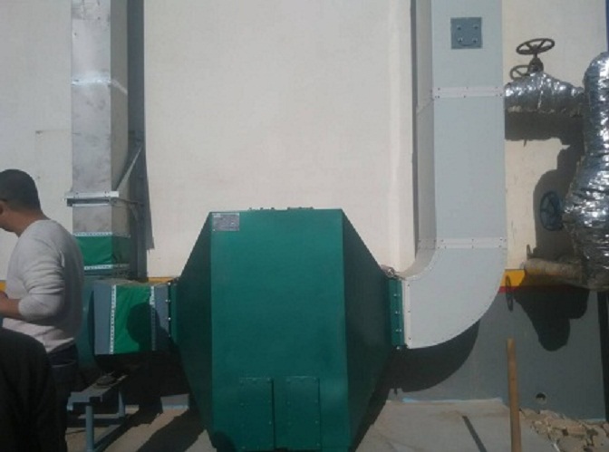 主要用于生產(chǎn)線設(shè)備比較少，工業(yè)廢氣量少，都沒(méi)有高溫天氣煙粉塵導(dǎo)致的加工工藝生產(chǎn)裝配車間，實(shí)施方案工作流程一般來(lái)說(shuō)全部都是在每一個(gè)工業(yè)廢氣導(dǎo)致點(diǎn)安裝使用吸氣罩，吸氣罩內(nèi)安裝使用小型管路軸流式抽風(fēng)機(jī)，把工業(yè)廢氣搜集，再根據(jù)管路傳送到活性炭吸附塔開(kāi)展活性炭過(guò)濾器正確處理，用離心風(fēng)機(jī)抽集中化抽送至活性炭吸附塔內(nèi)凈化處理排污。